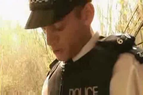 Policeman bonks Chav