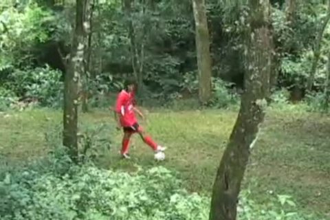 Futbol - Scene 1 - The French Connection