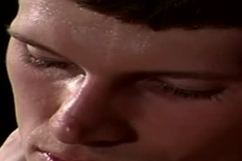 naughty dong Flashes His Body