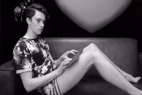 sexy Star Hides The Vibrations