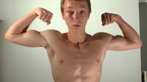 East Boys - Young Vincenzo Mazzi hard fitness on the street