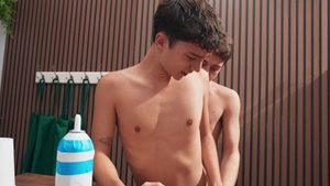 Men: Joey's Sticky Secret for Twinks