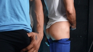 Men: Gym Eye Contact Leads to Dirty Decisions