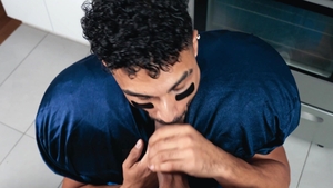 Men: Team Scores While Hunks Pump